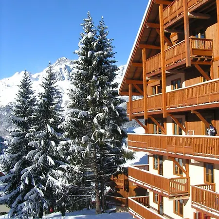 Des Neiges Oz En Oisans 4*