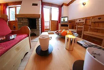 Des Neiges Oz En Oisans 4*