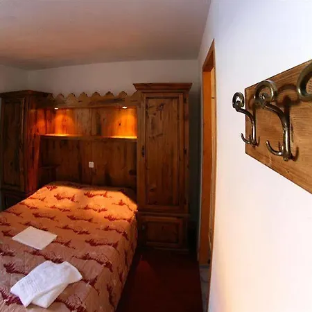 Des Neiges Oz En Oisans Aparthotel 4*